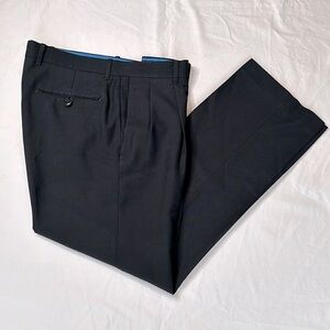 Axist men’s black dress pants in GREAT CONDITION. Size 33 x 30